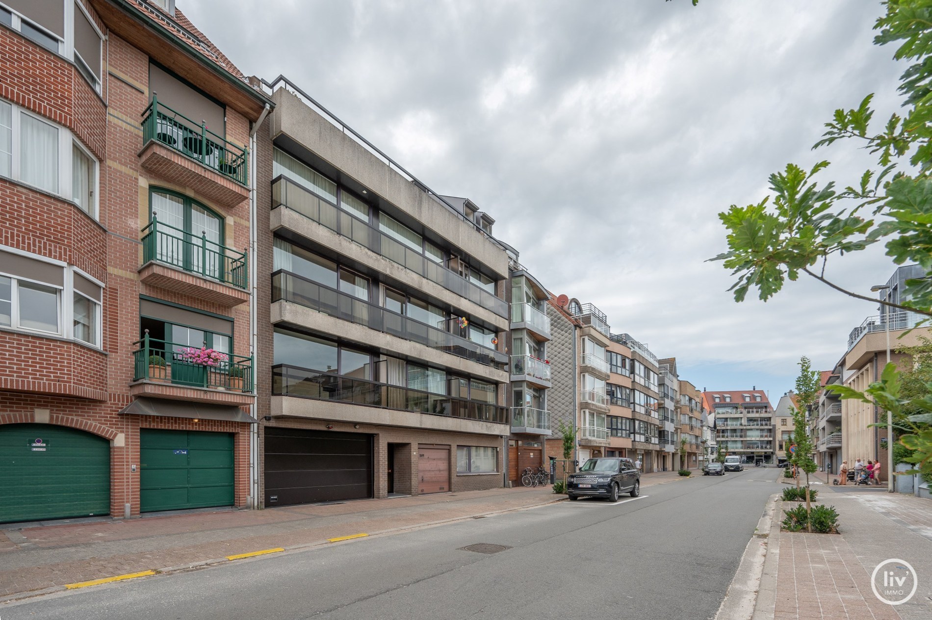 Appartement de 3 chambres lumineux et rénové avec vue dégagée. 
