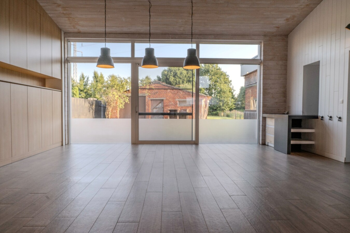 Ruim huis met vergunde stal 