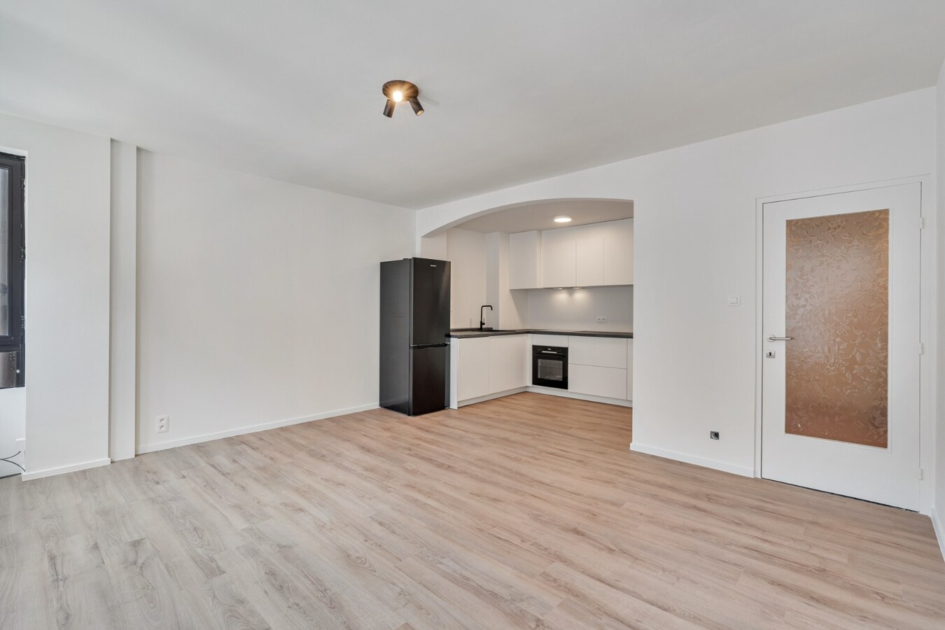Stijlvol gerenoveerd appartement met moderne uitstraling in het centrum van Maaseik! 