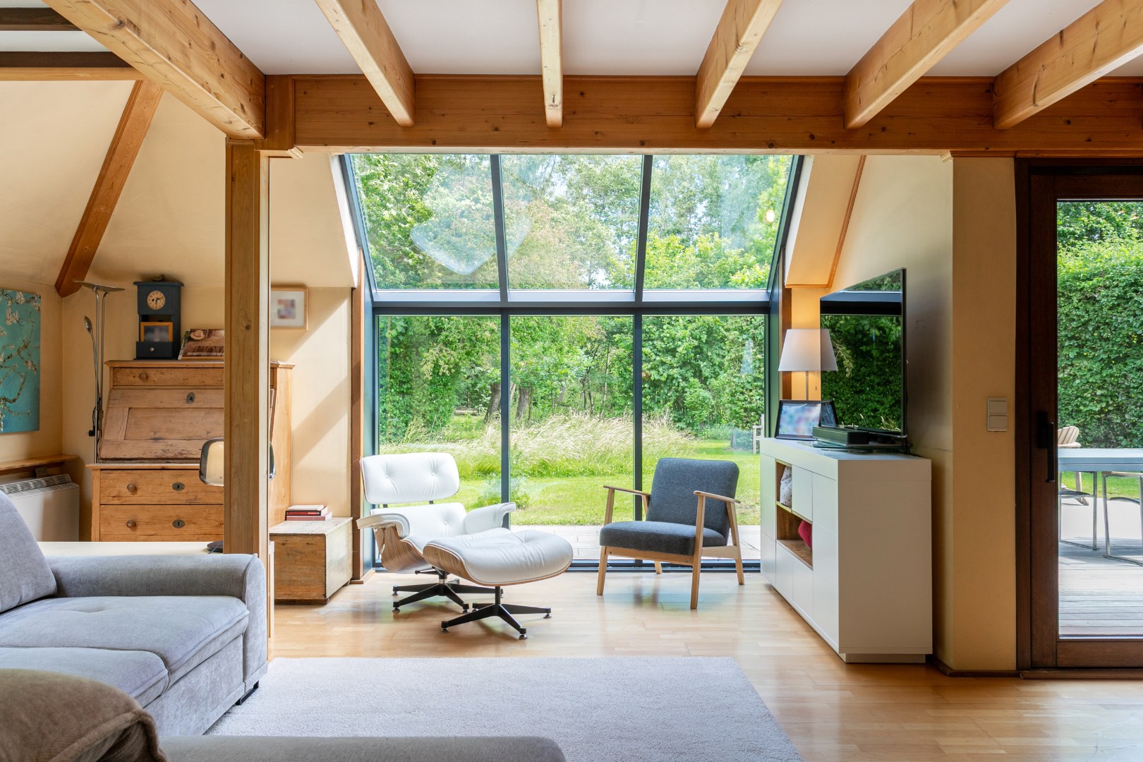 Ruime woning gelegen in een groene omgeving 