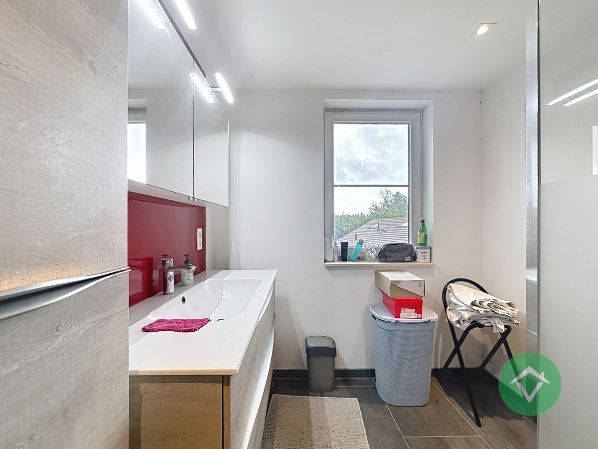 Lichtrijk appartement met garage en prachtig zicht op het park ’t Oosthof te Koekelare 
