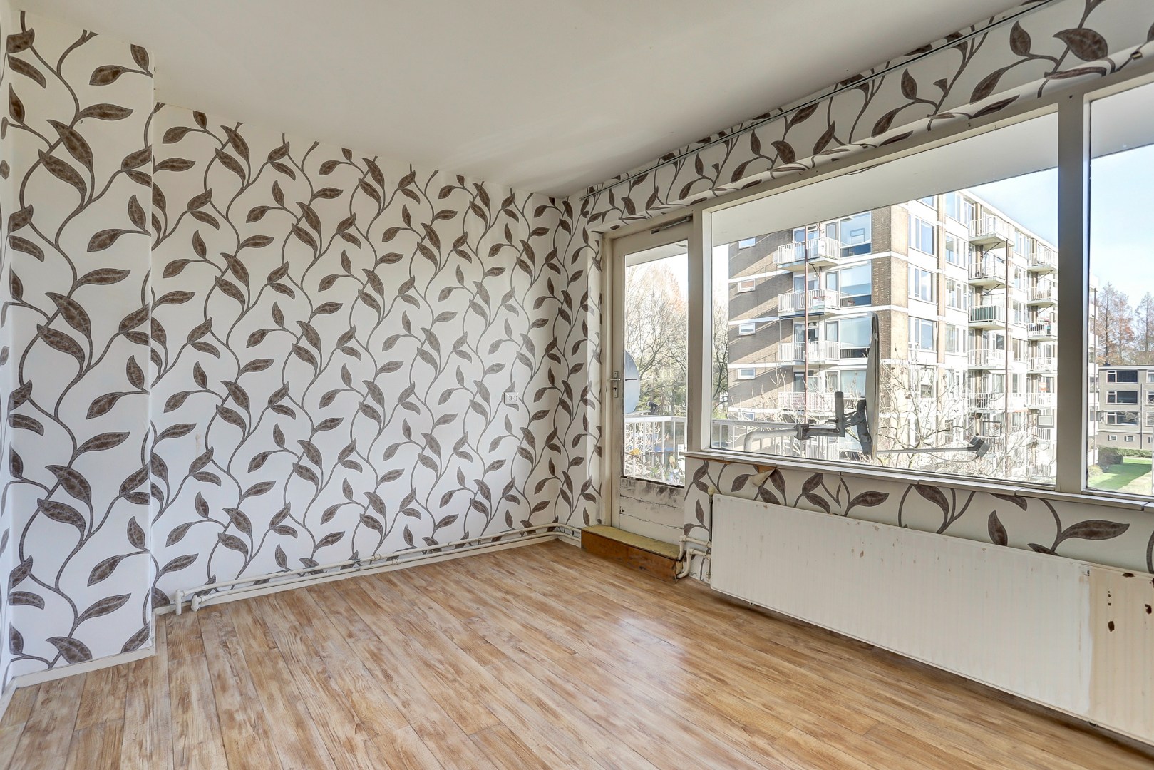 Ruime 4-kamer maisonnette op het Kreekplein, met balkon op het westen, berging in de onderbouw en gelegen op eigen grond. 