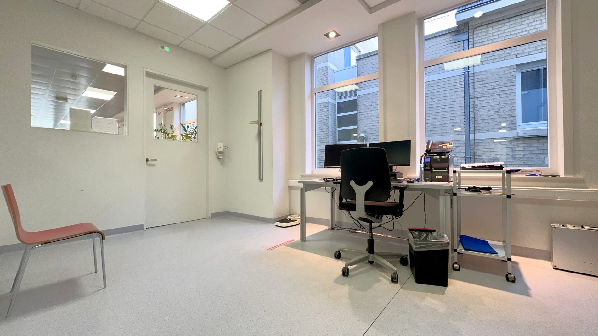 Commercieel gelijkvloers kantoor te huur in het centrum van Gent
