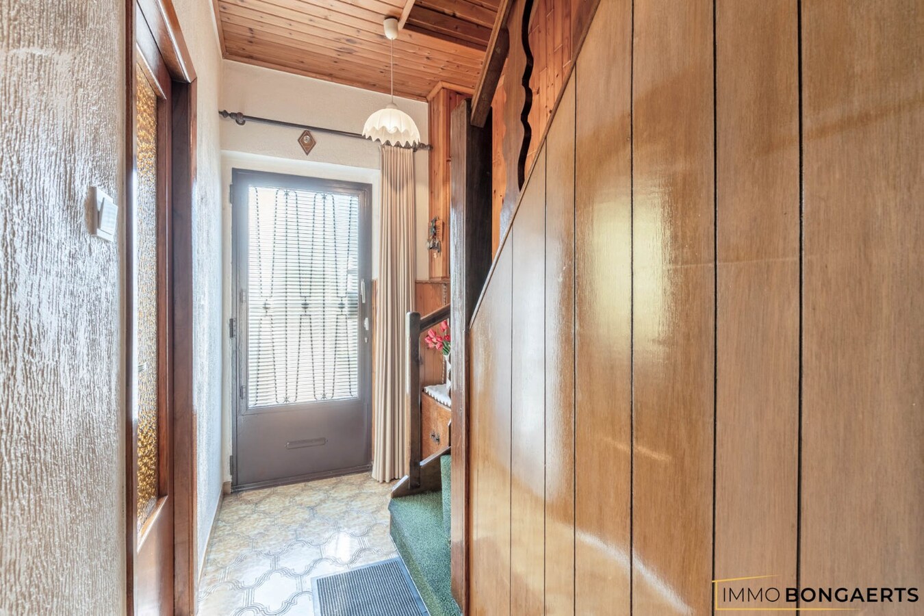 Ruime woning met tuin, garage en 4 slaapkamers. 