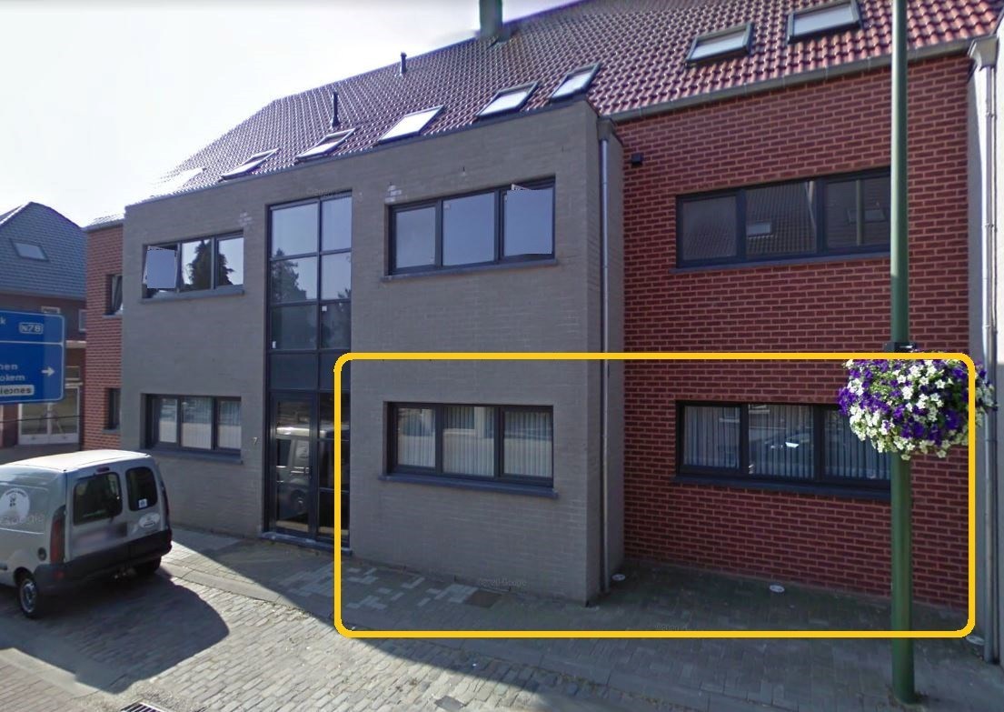 Gelijkvloers appartement (120 m²) met ruime woonkamer, 2 slpks. en terras. 