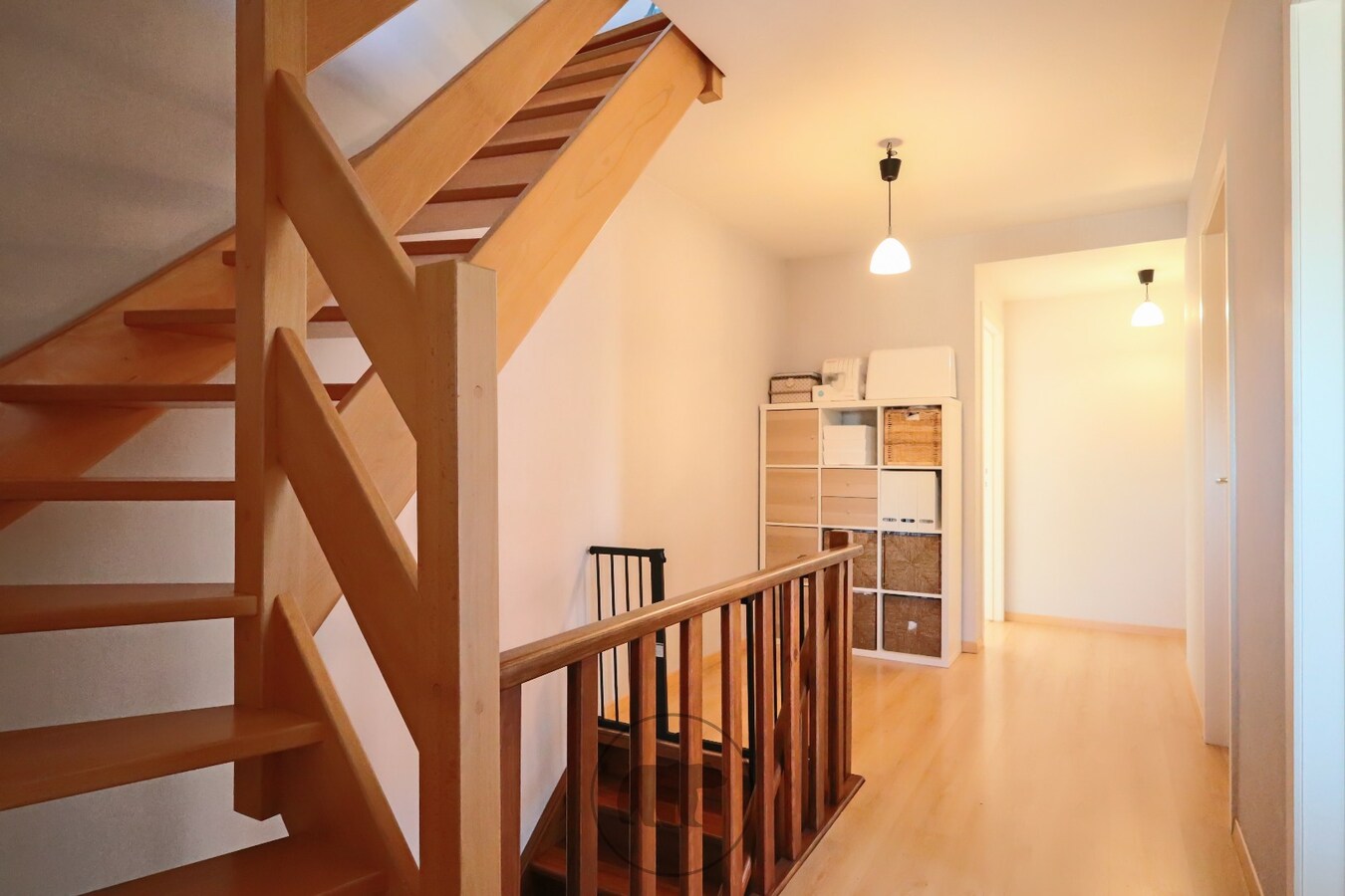 Instapklare en voortreffelijke gezinswoning, zuidgerichte tuin en 4 garageboxen 