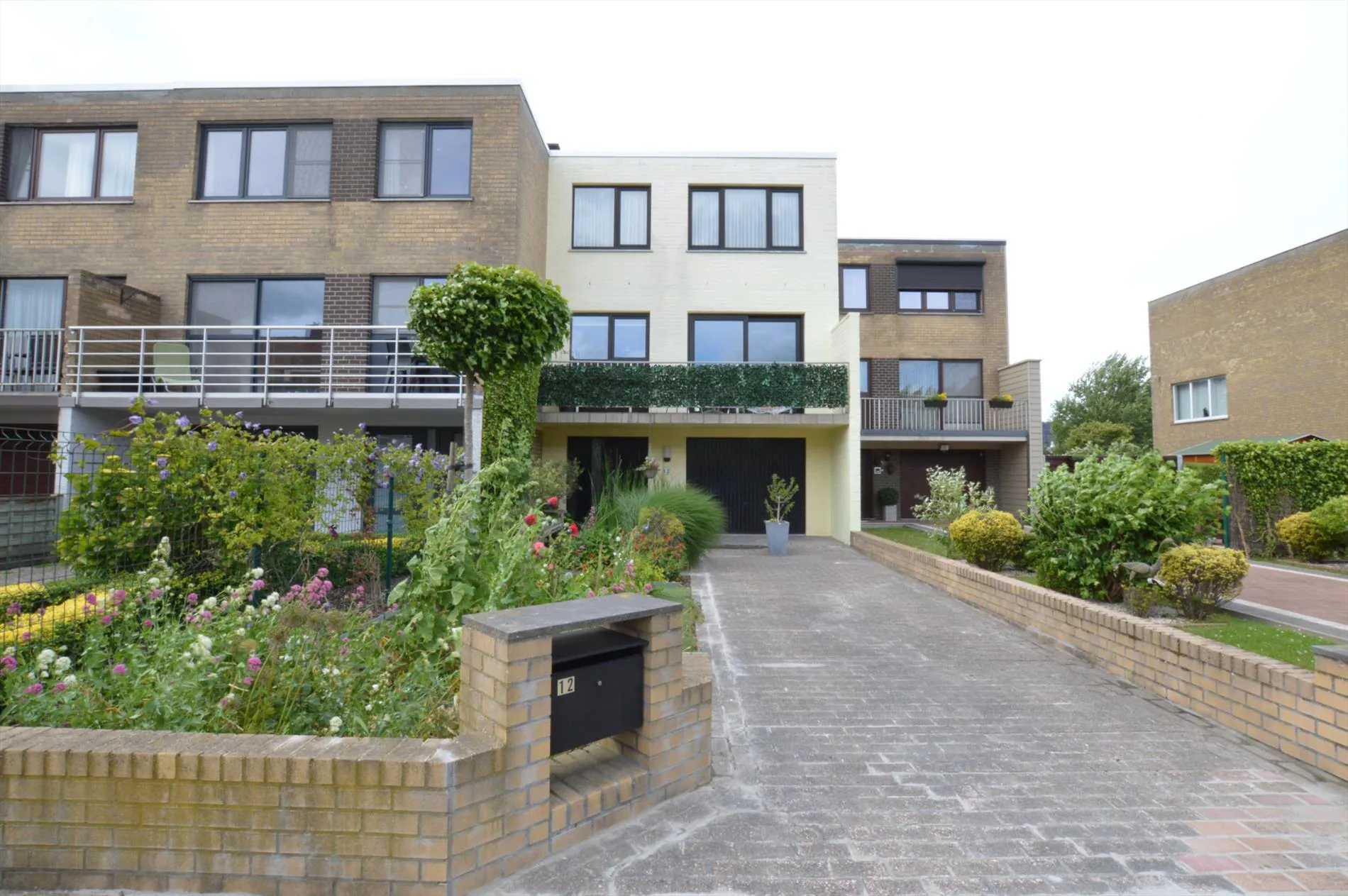 Recent gerenoveerde bel-étage met zonnige tuin te Oostende