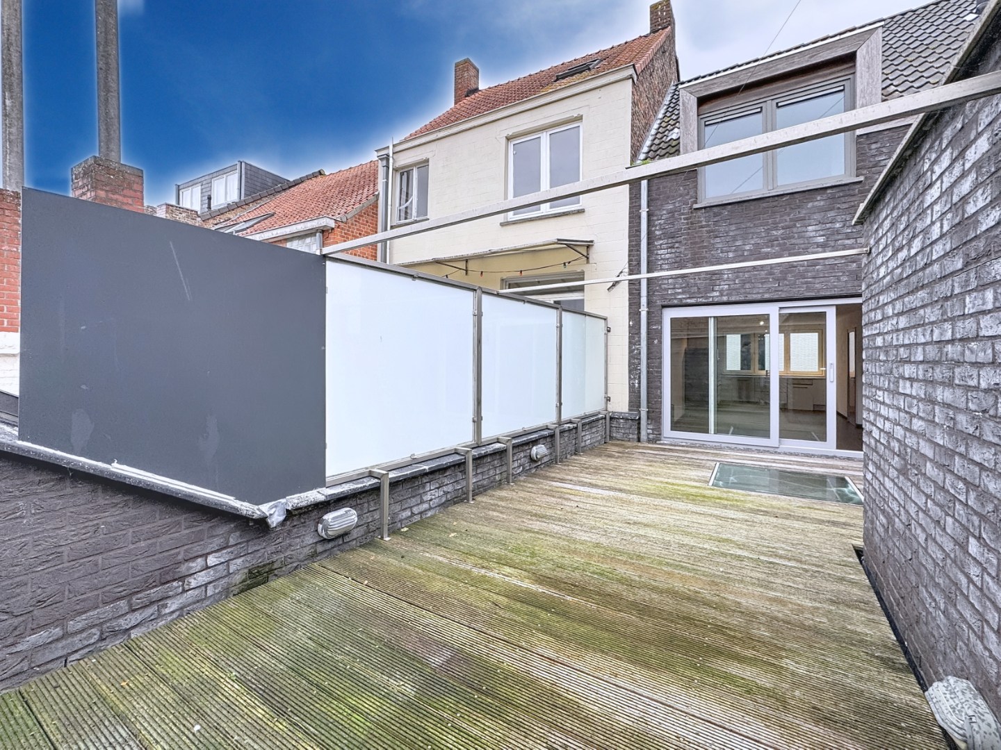 Opbrengsteigendom bestaande uit 3 appartementen + handelsgelijkvloers gelegen in het centrum 