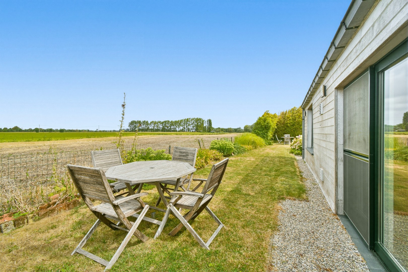 prachtige vrijstaande woning op toplocatie langs het kanaal te Leffinge met uniek panoramisch verzicht 