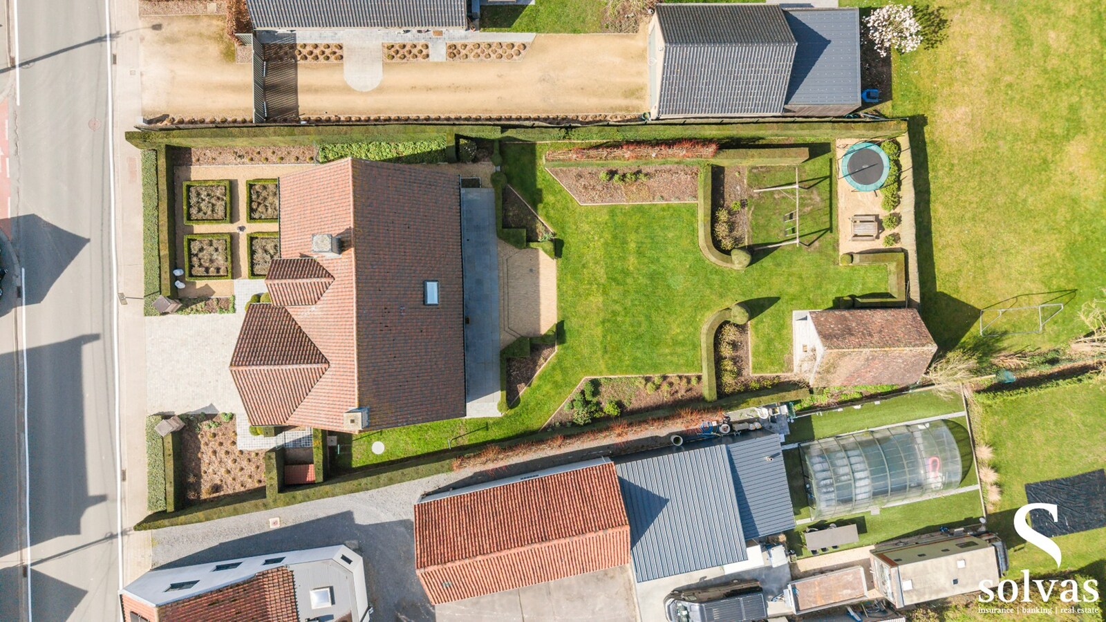 Prachtige open bebouwing met 4 slaapkamers in Poesele, bouwjaar 2000, op 1070m² perceeloppervlakte, 270m² bewoonbare oppervlakte 