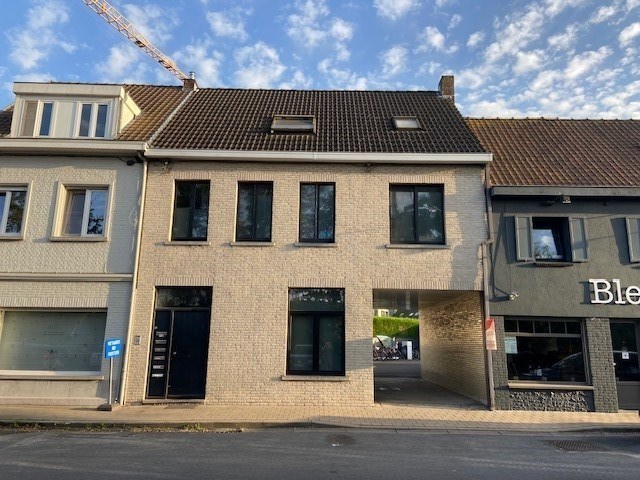 Zeer centraal gelegen dakappartement met 1 slpk in hartje Waregem! 