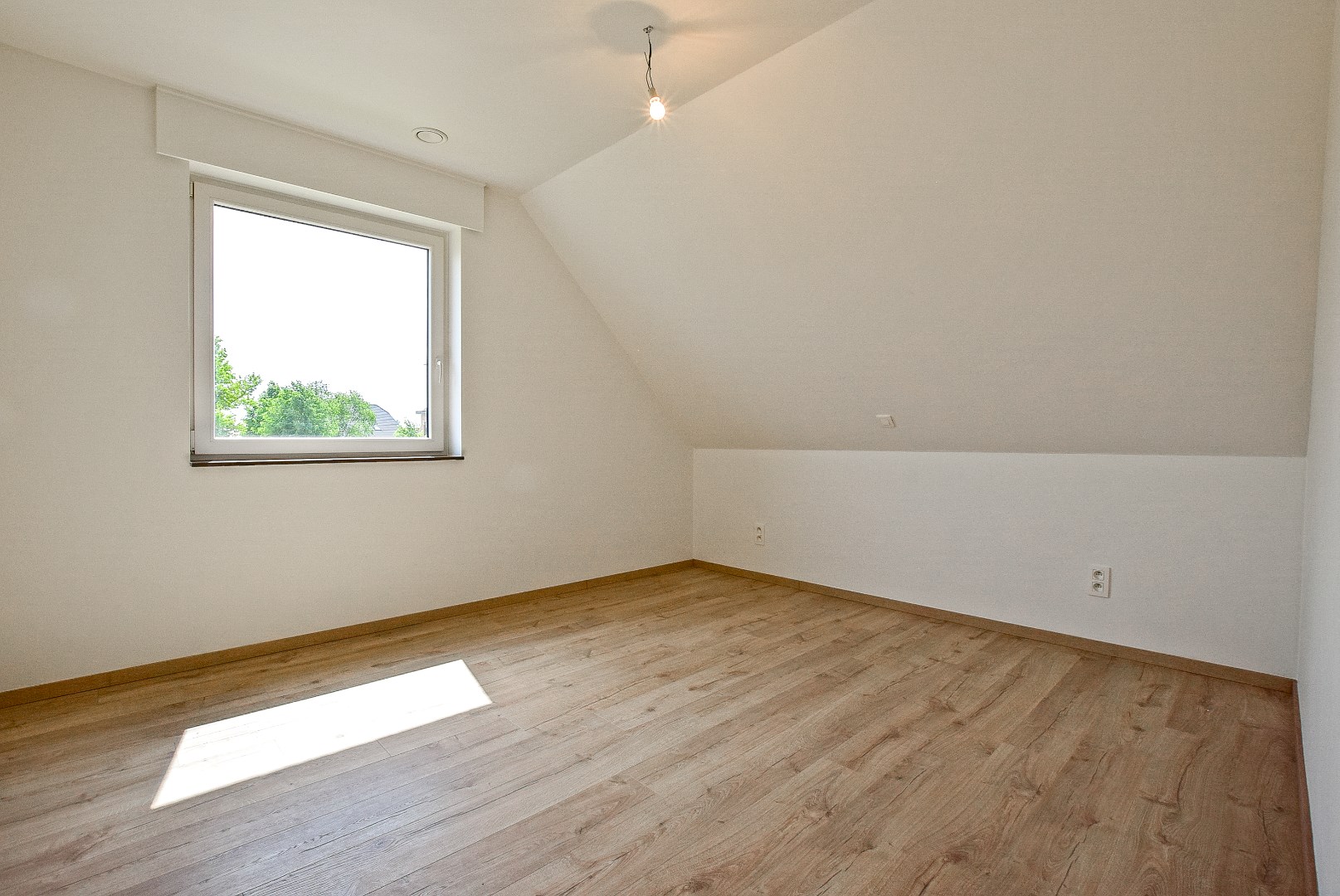 Moderne halfopen bebouwing met 3 slaapkamers. 