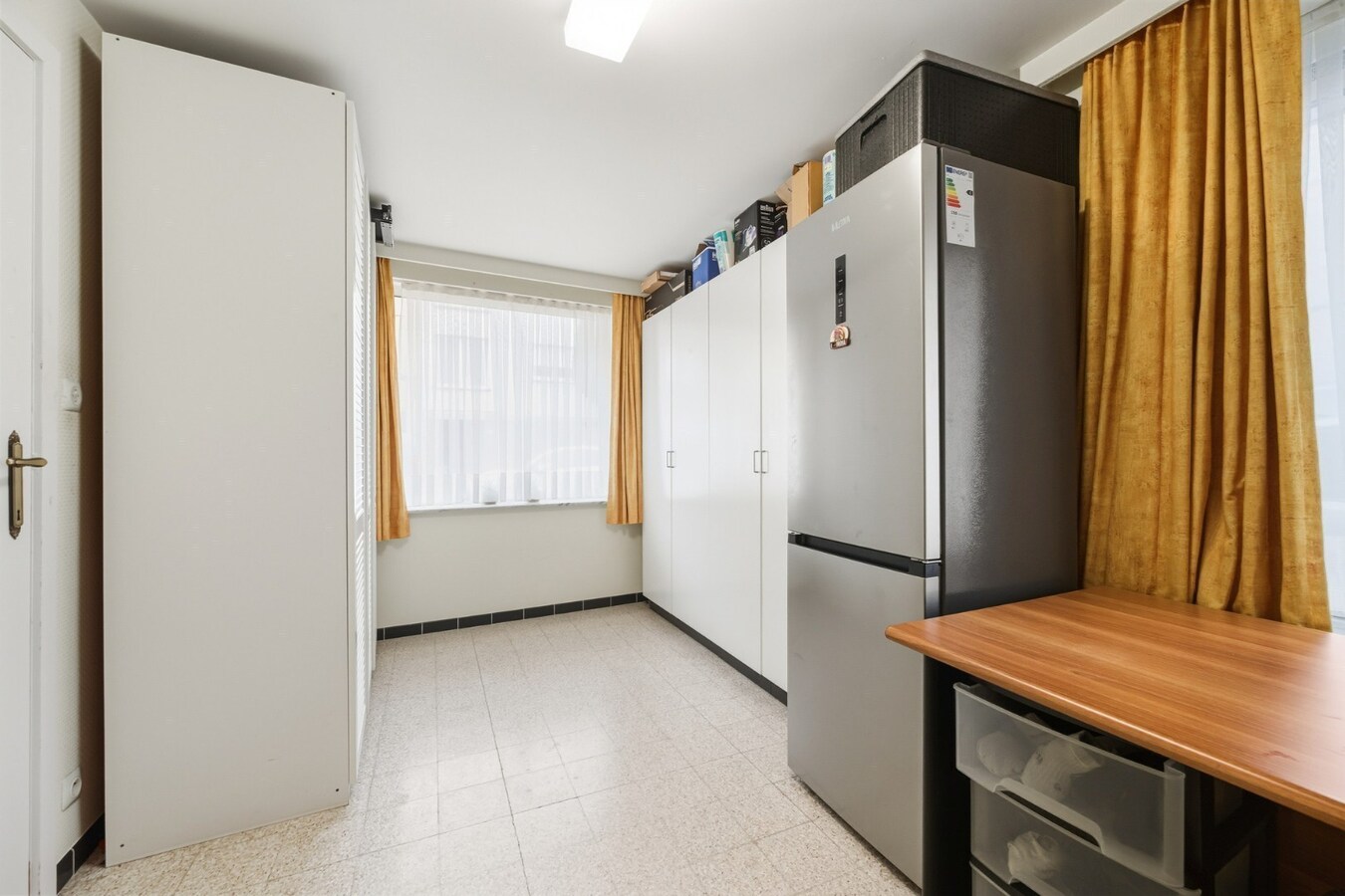 Instapklare, lichtrijke bel-etage woning met ruime garage en terras op centrale ligging 