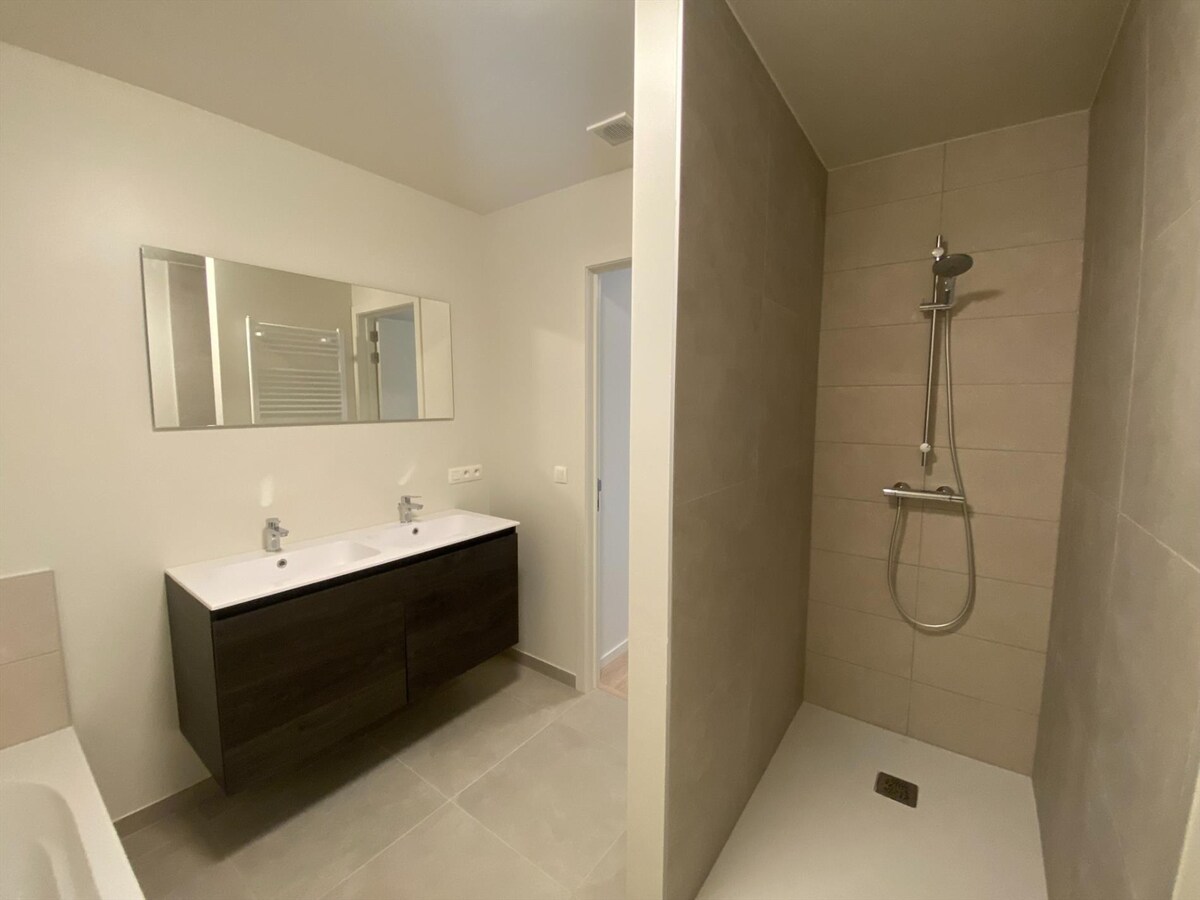 Uitstekend gelegen nieuwbouwwoning met garage 