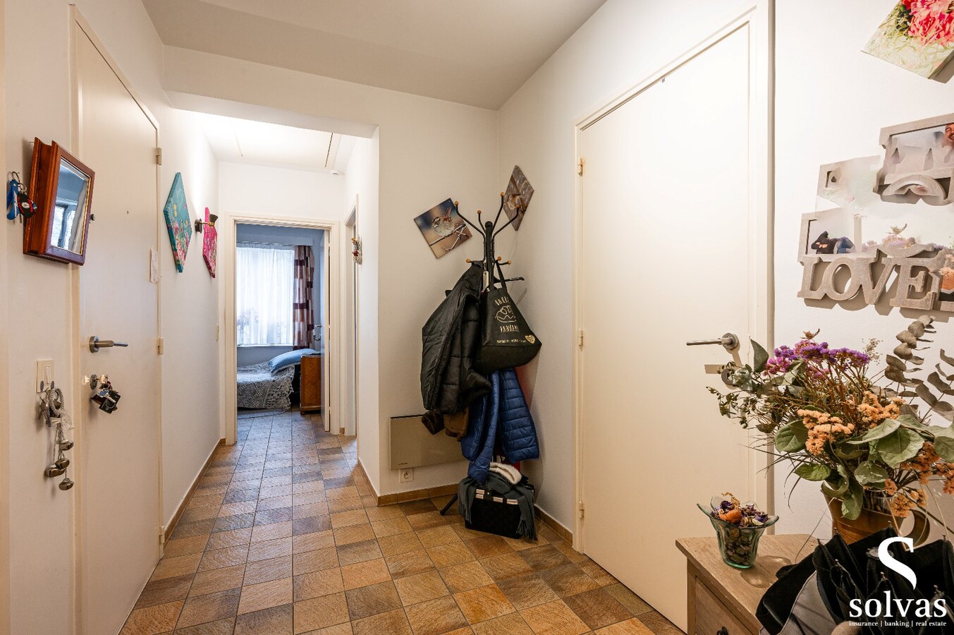 Gebouw met 4 appartementen en 2 handelspanden in centrum Maldegem 