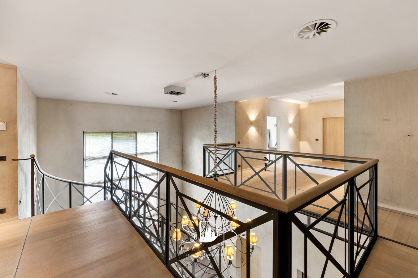 Prachtige villa met hippische accommodatie en graslanden op +/- 9 ha 