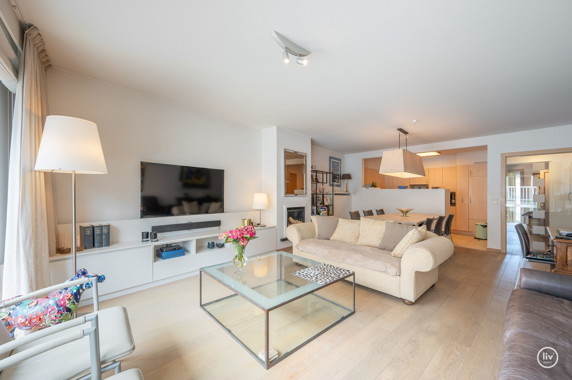 Aangenaam, ruim (101m2) appartement met 2 slaapkamers gelegen in het mussenpad te Knokke. 