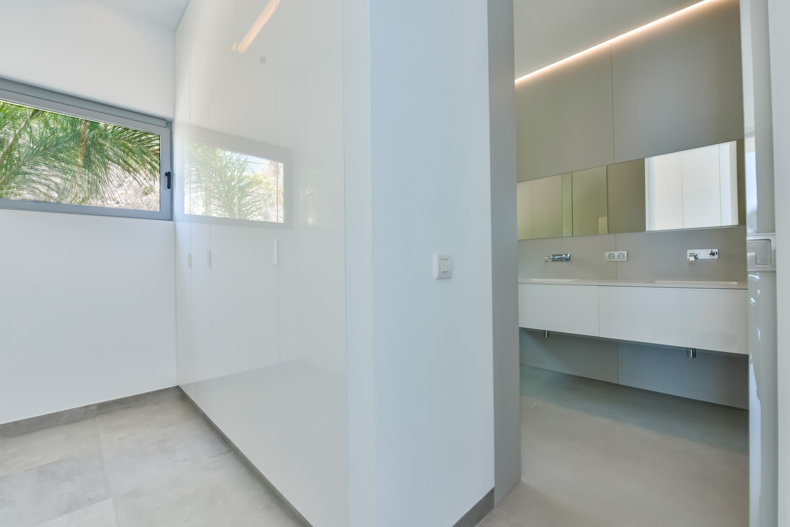 Luxe architectenvilla in Mascarat – Altea met panoramisch zeezicht en extra bouwgrond 