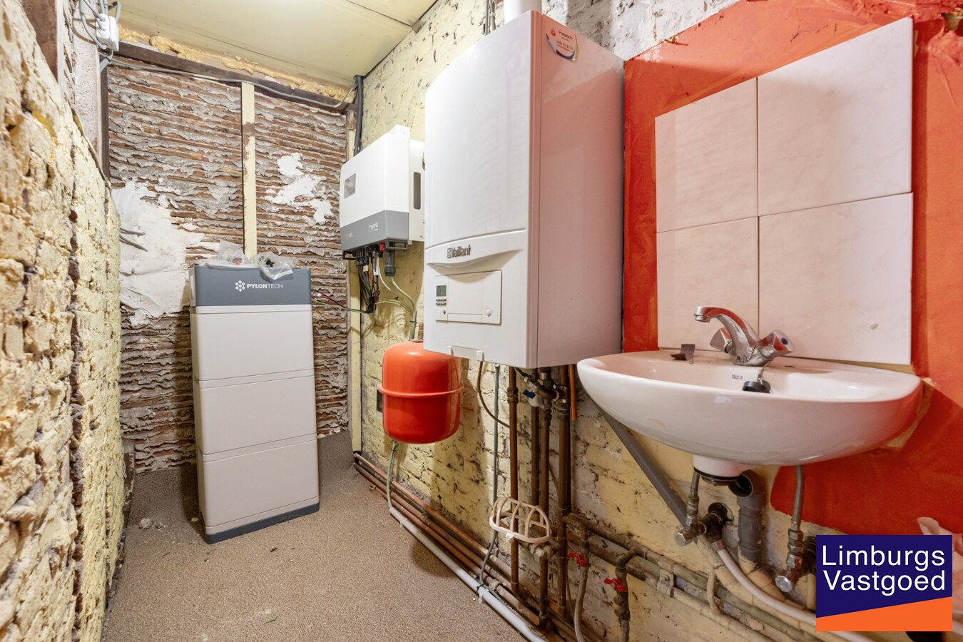 Deels gerenoveerde woning met stadstuin, 3 slpk, 2a60ca, tussen de kleine en grote ring 