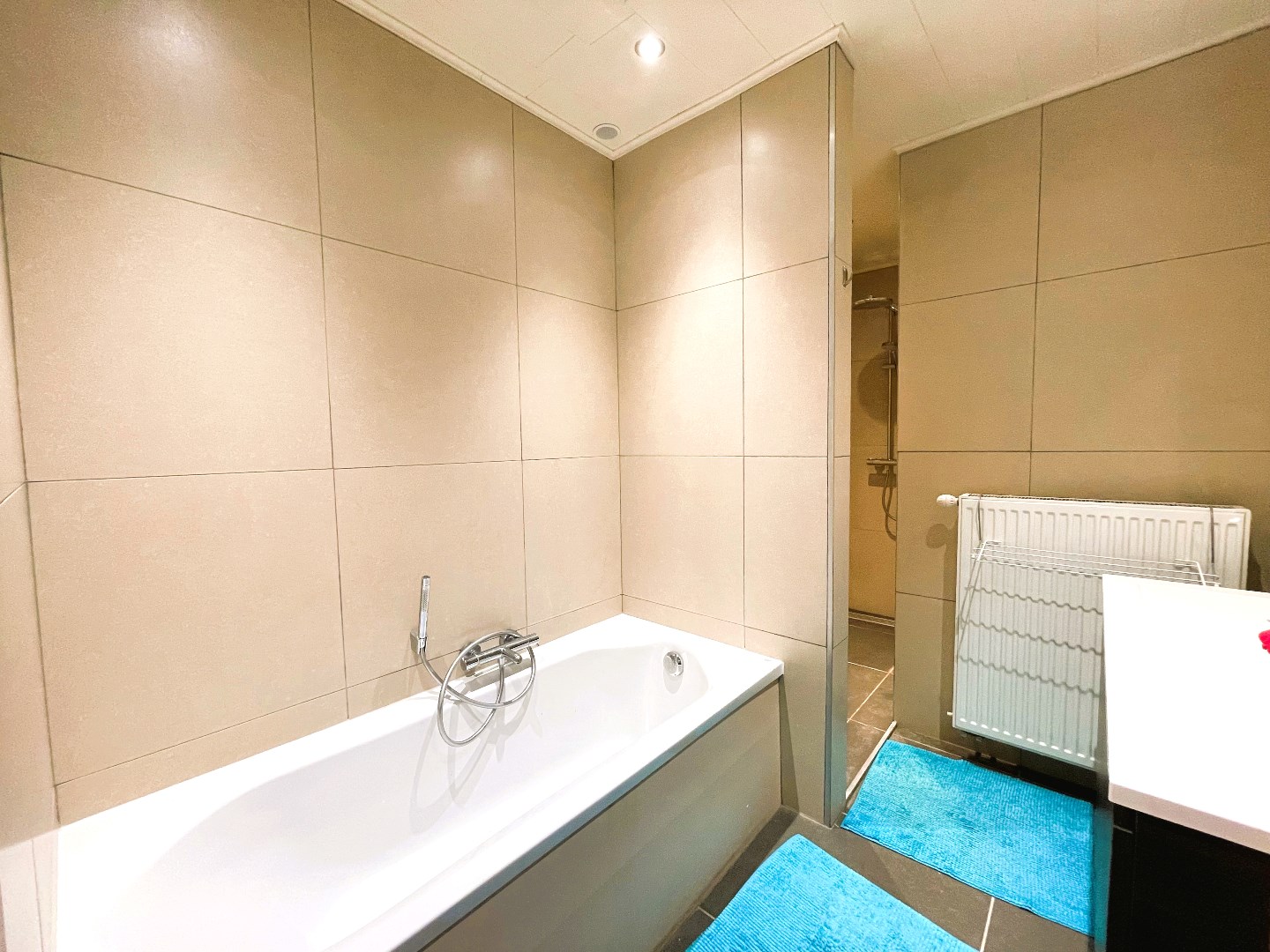 Gezellige rijwoning met 3 slaapkamers en uitweg 