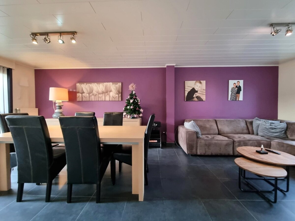 Halfopen woning met garage en dubbele oprit te Heist 