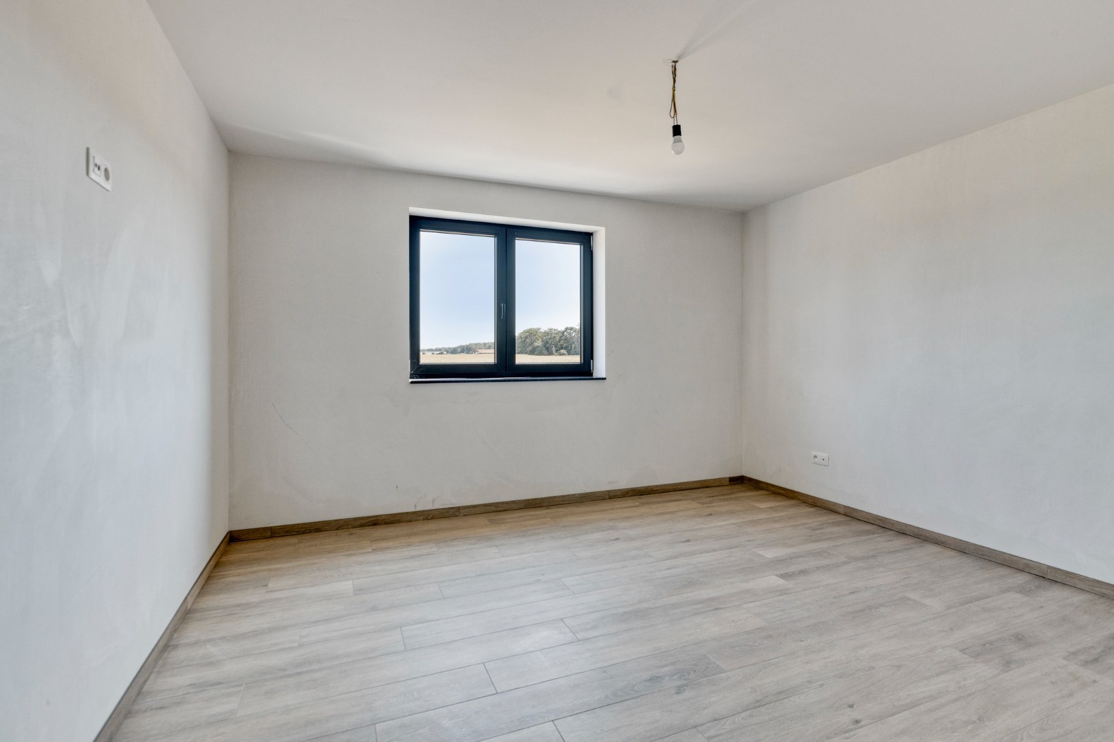 Nieuwbouw-woning in landelijke stijl met 3 slpk op 3 a 82 ca. 