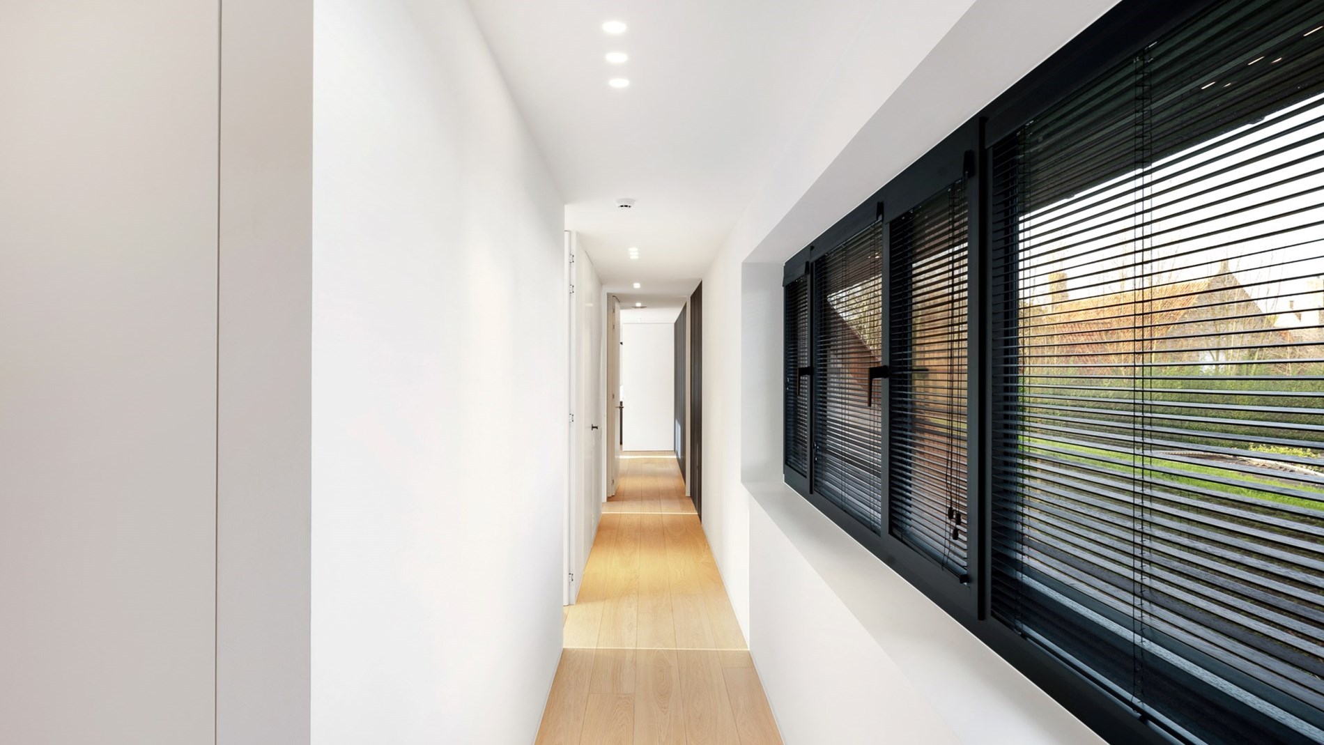Prachtig vernieuwde villa rustig gelegen tussen Knokke centrum en Het Zoute met een perfecte Zuid-West oriëntatie. 
