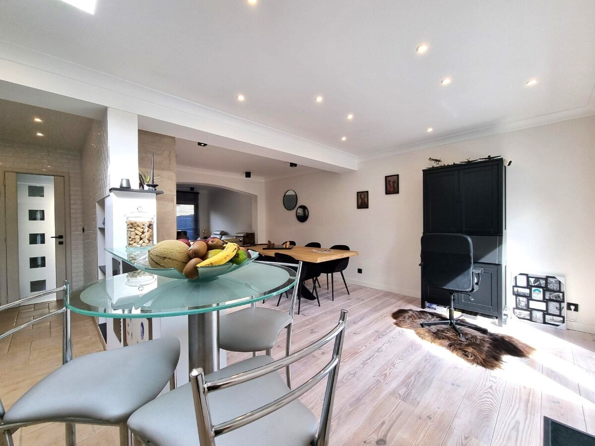 Zeer aangename woning met dubbele parking en mooi terras te Heist 