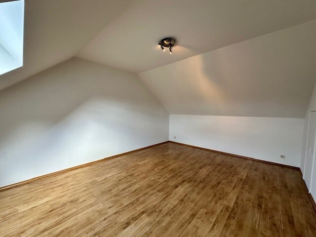 Een nette, comfortabele  gezinswoning met 3 slaapkamers, garage en tuin. 