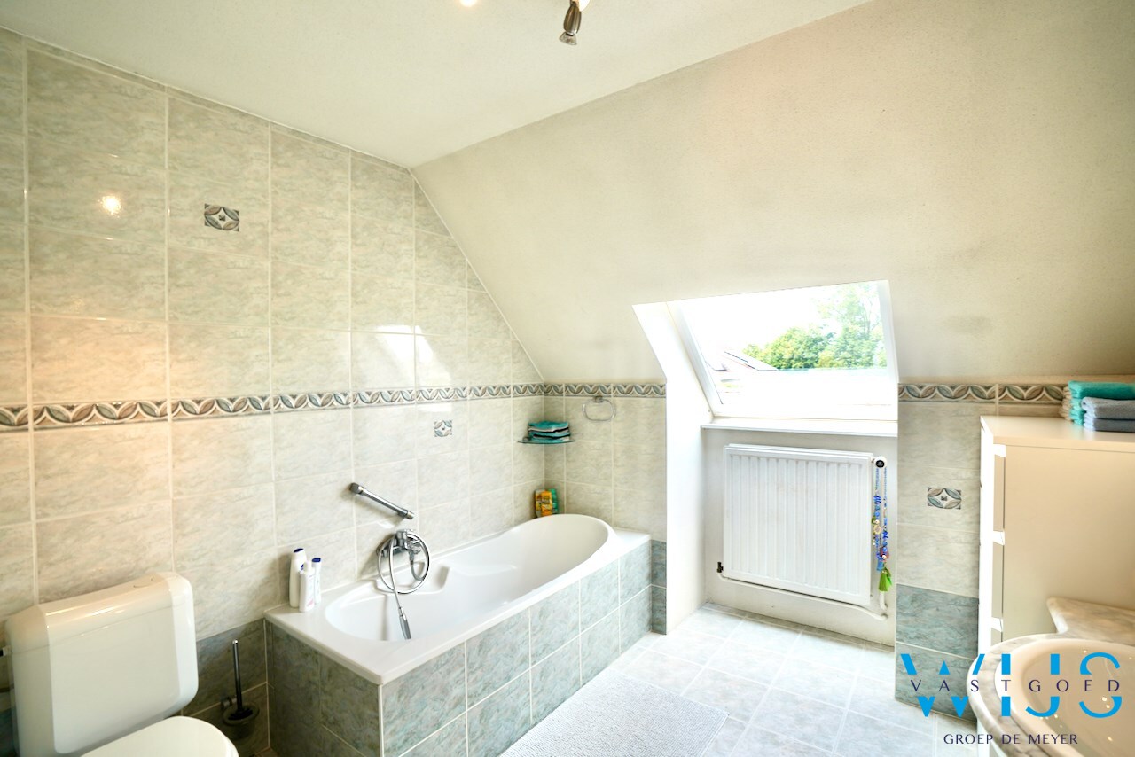 Woonhuis met prachtig zwembad te ERTVELDE ! 