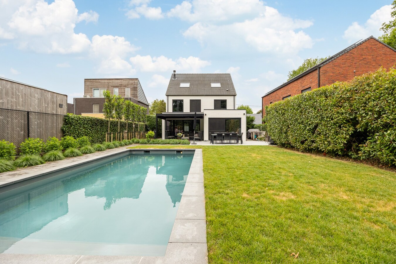 Moderne villa met zwembad op een toplocatie te Schilde! 