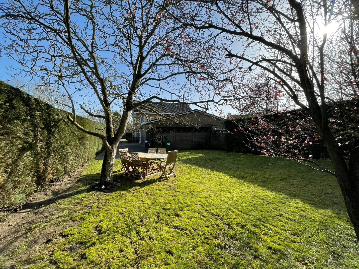 Halfopen bebouwing met 3 slaapkamers, garage en tuin in Sint-Idesbald 