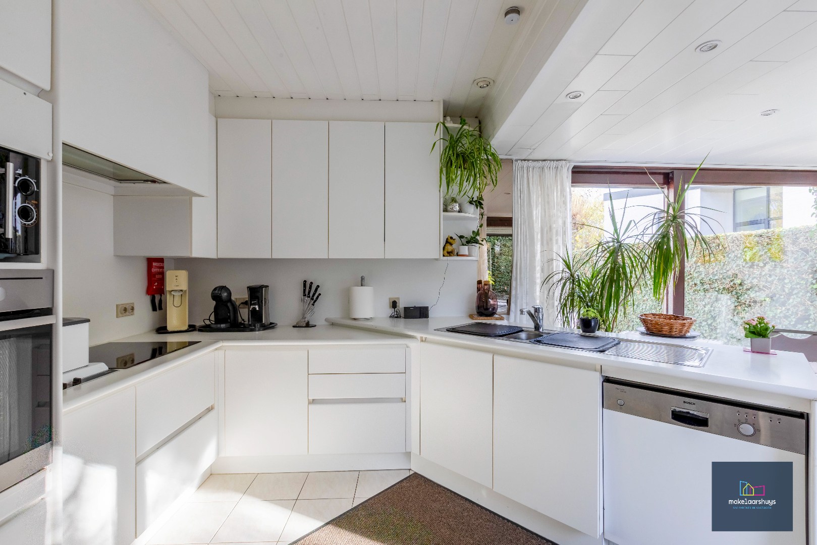 Ruime bungalow met 5 slp., tuin en garage in Mariakerke 