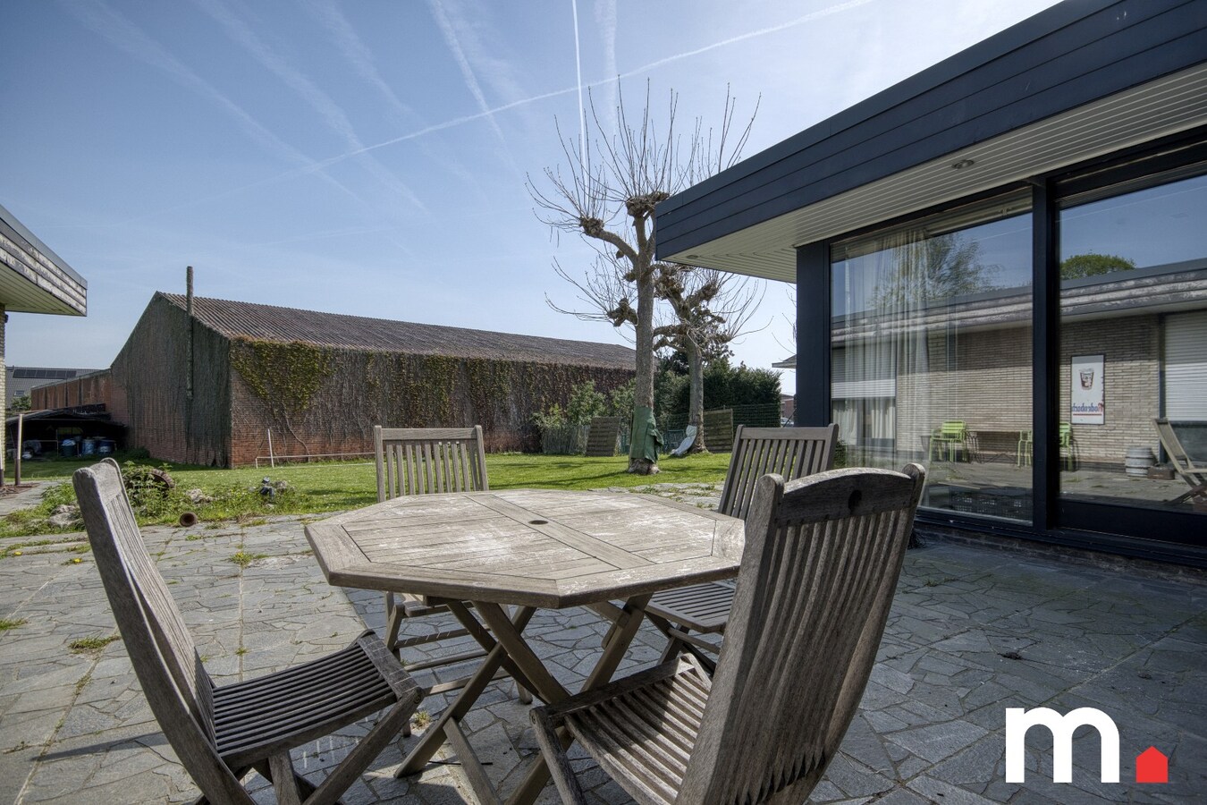 Unieke Villa te Roeselare op 2258m² met 28 zonnepanelen en 432m² bewoonbare oppervlakte! 