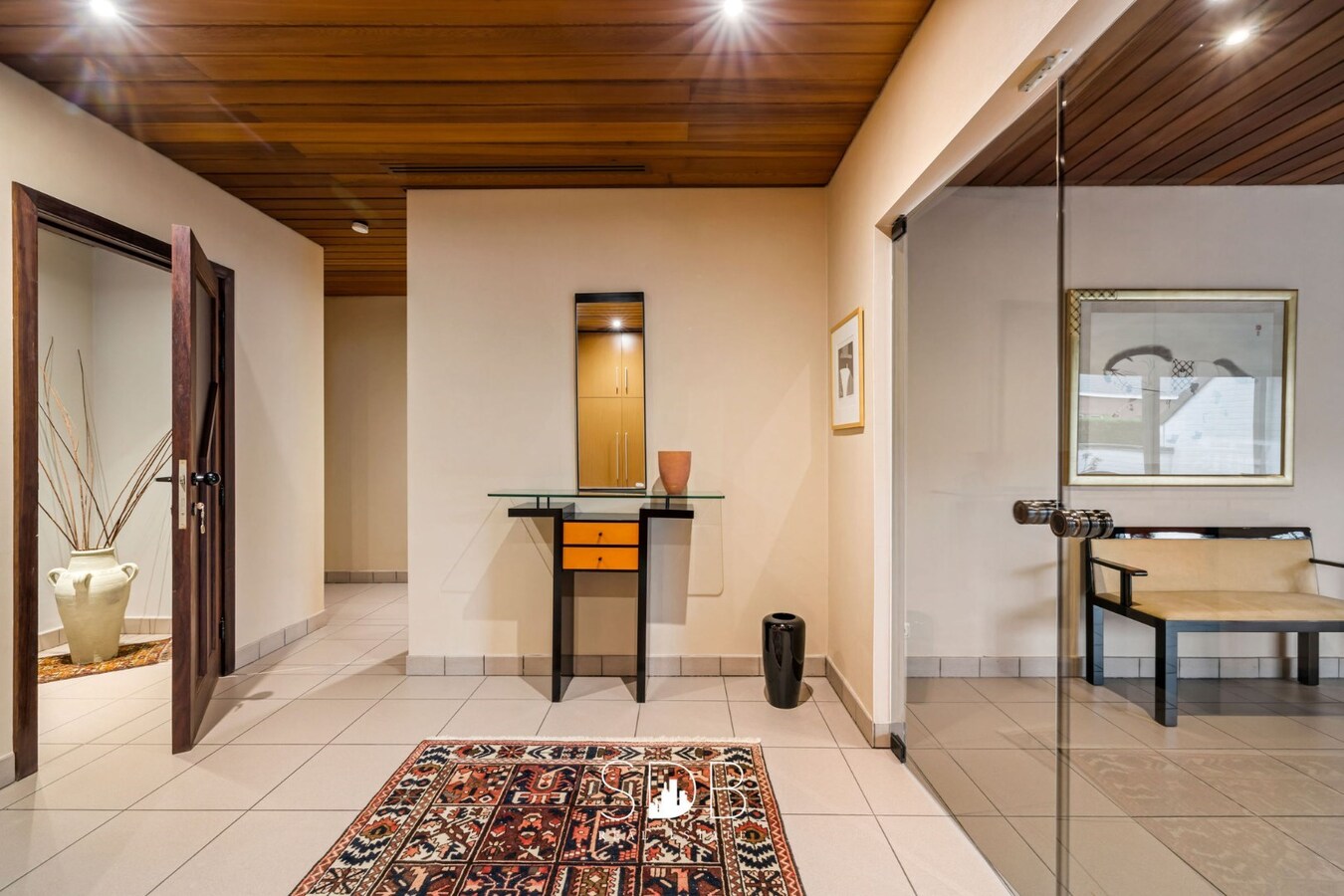 Prachtige ruime villa met gezinstuin + appartement op 2.135m² 