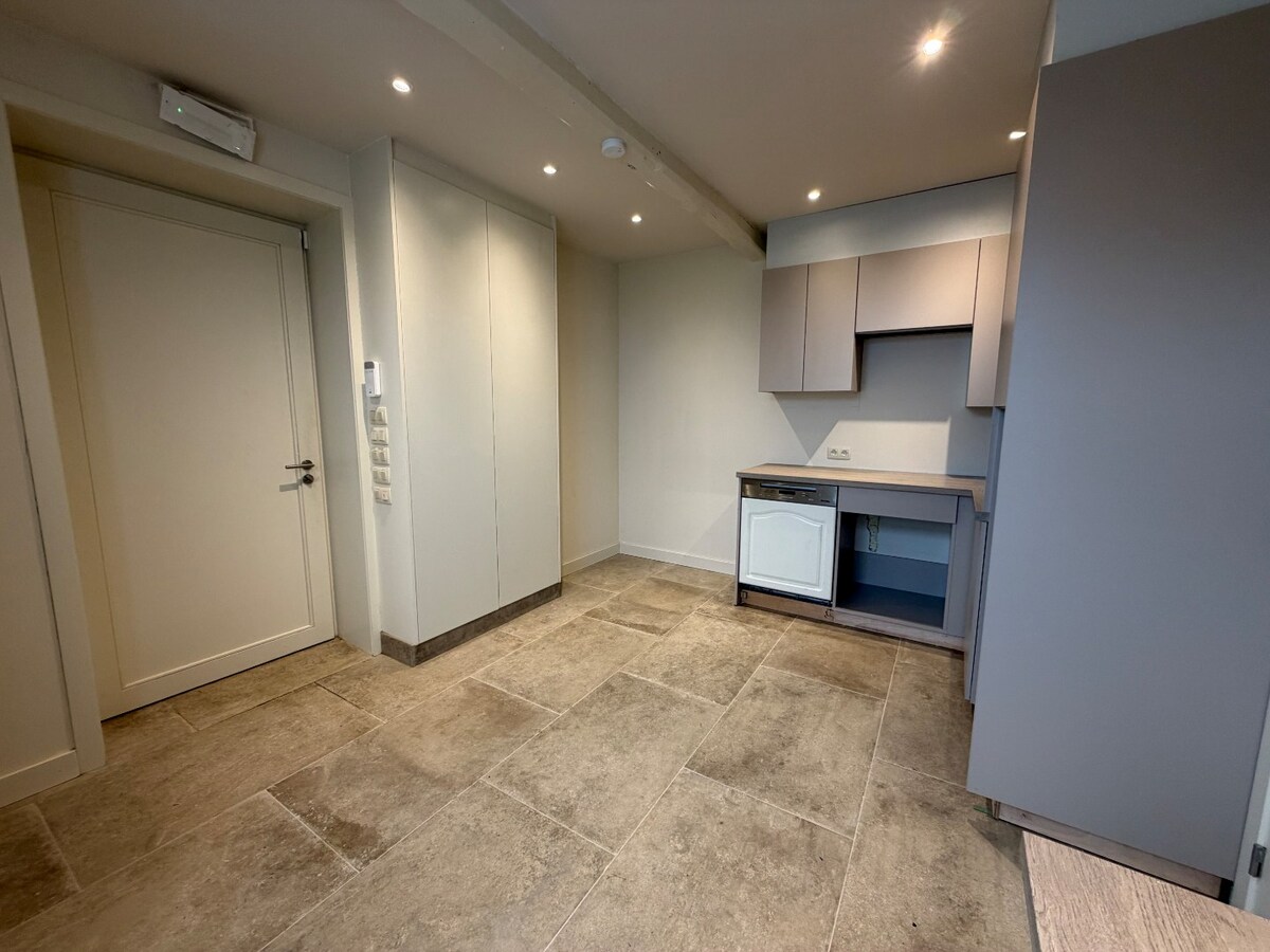 Multifunctioneel commercieel pand op toplocatie. 