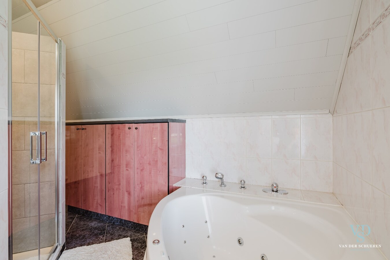 Bijzonder ruime (446m²), tijdloze villa 