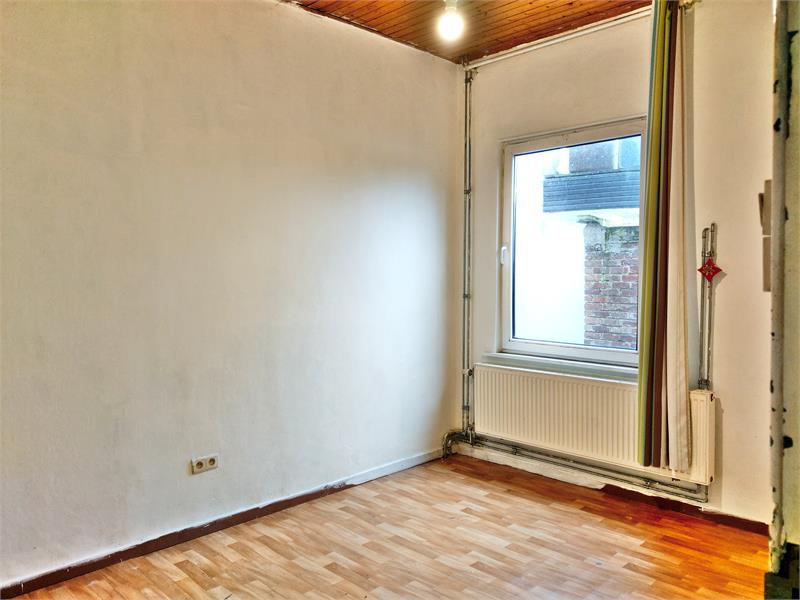 Ruime rijwoning met prachtige voorgevel 