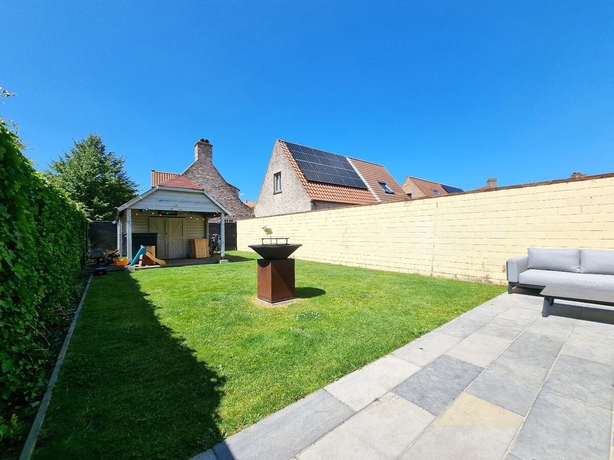 Klassevolle, statige hoekwoning te Heulebrug 