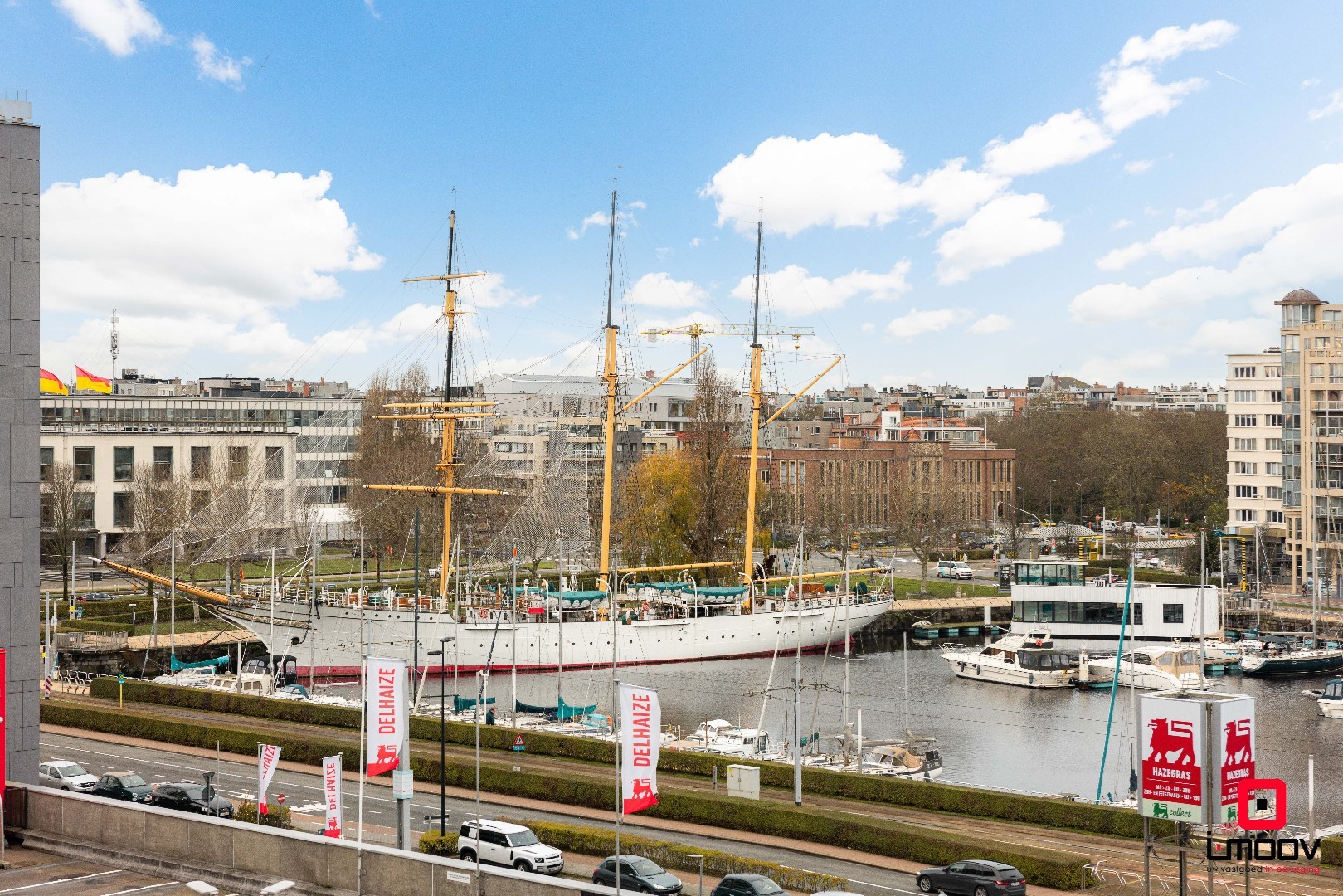Ruim, lichtrijk hoekappartement met uniek havenzicht, topligging in hartje Oostende 