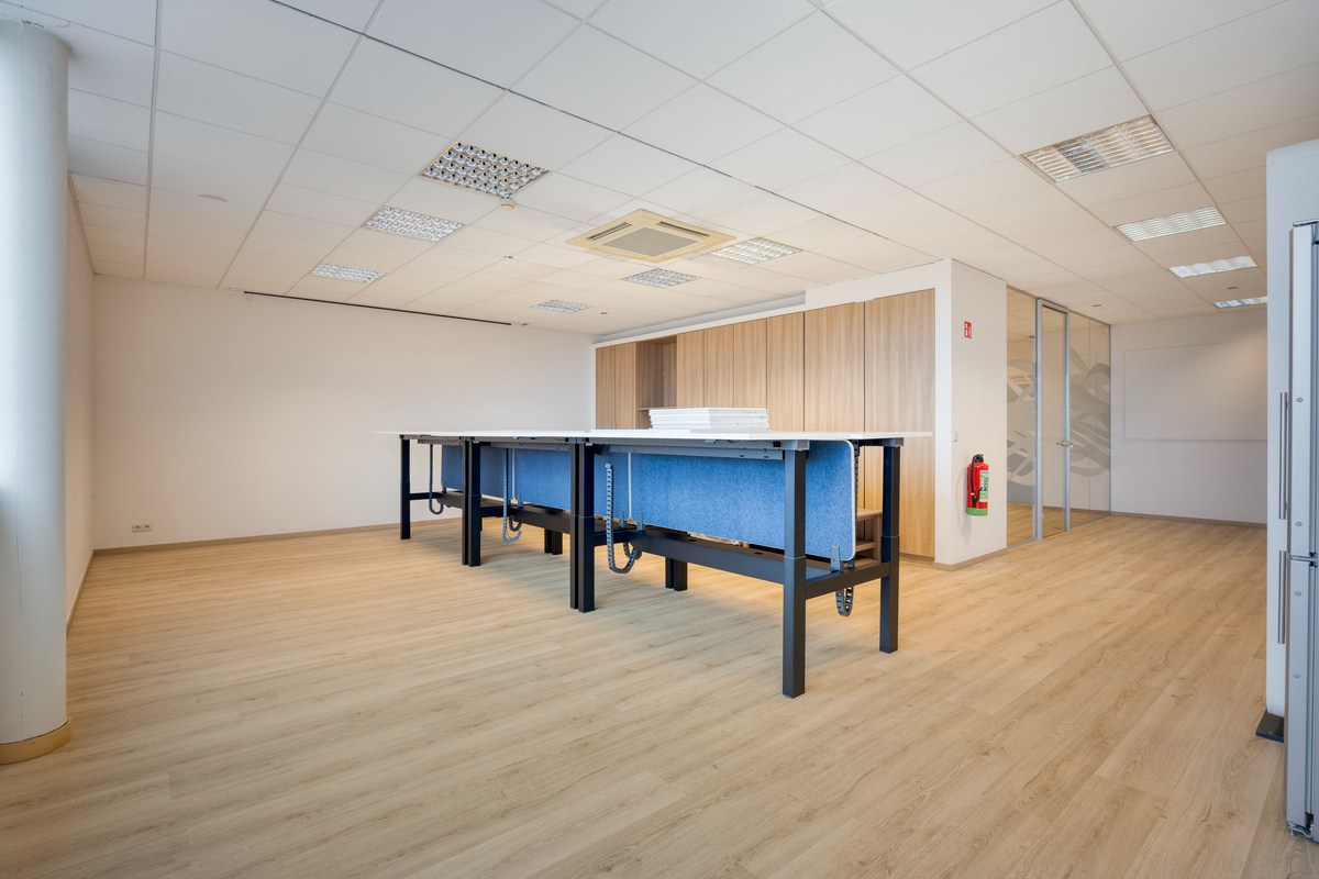 Kantoor te koop in het industriepark te Haasrode/Heverlee met 14 parkings - opp. 626 m² - verkoop van aandelen 