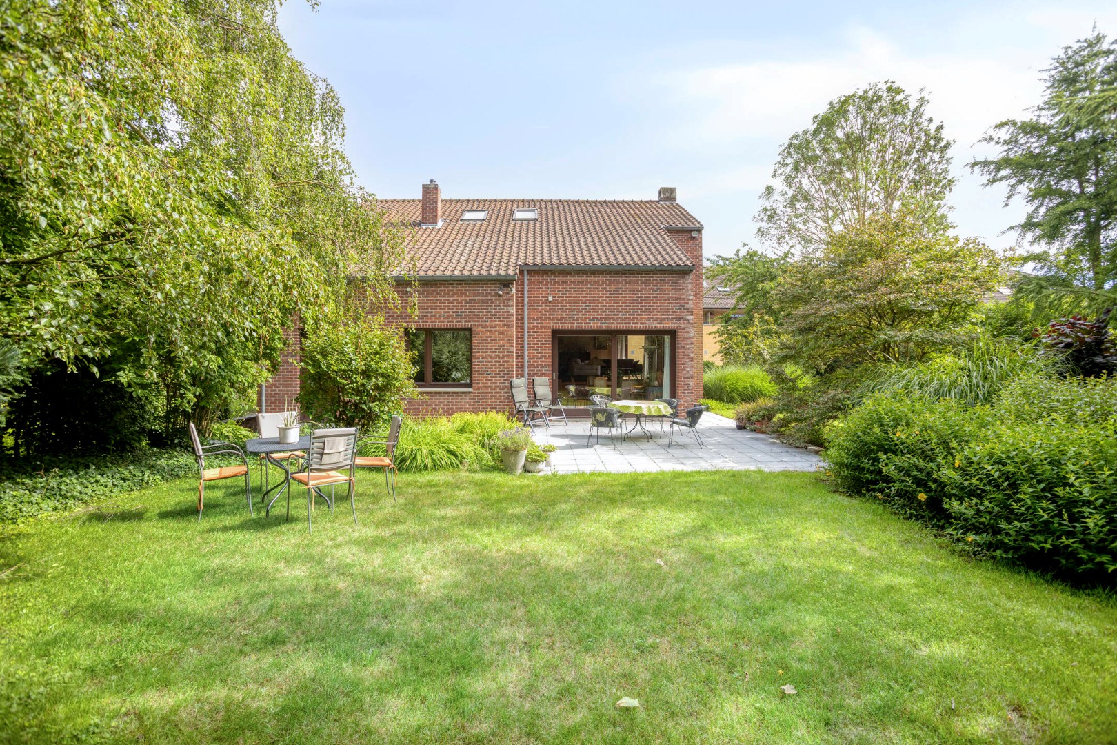 Tuin met zicht op achtergevel