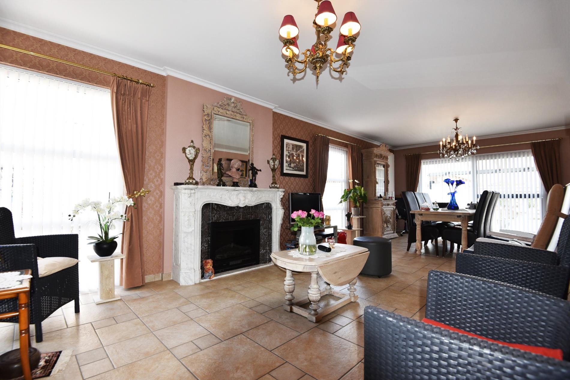 Recente gezinswoning met 3 slaapkamers, rustig gelegen te Adegem. 