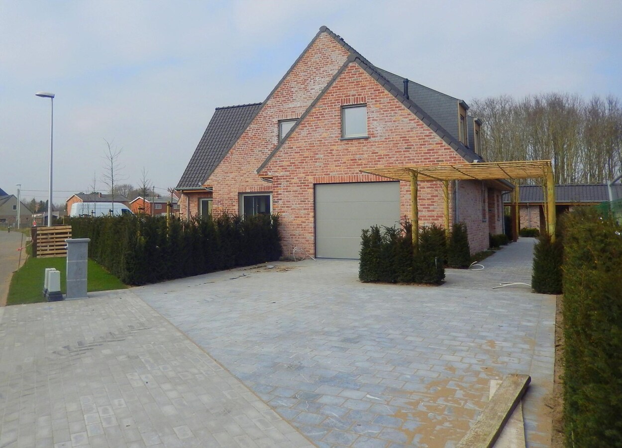 Uniek moderne nieuwbouwvilla met 4 slaapkamers 