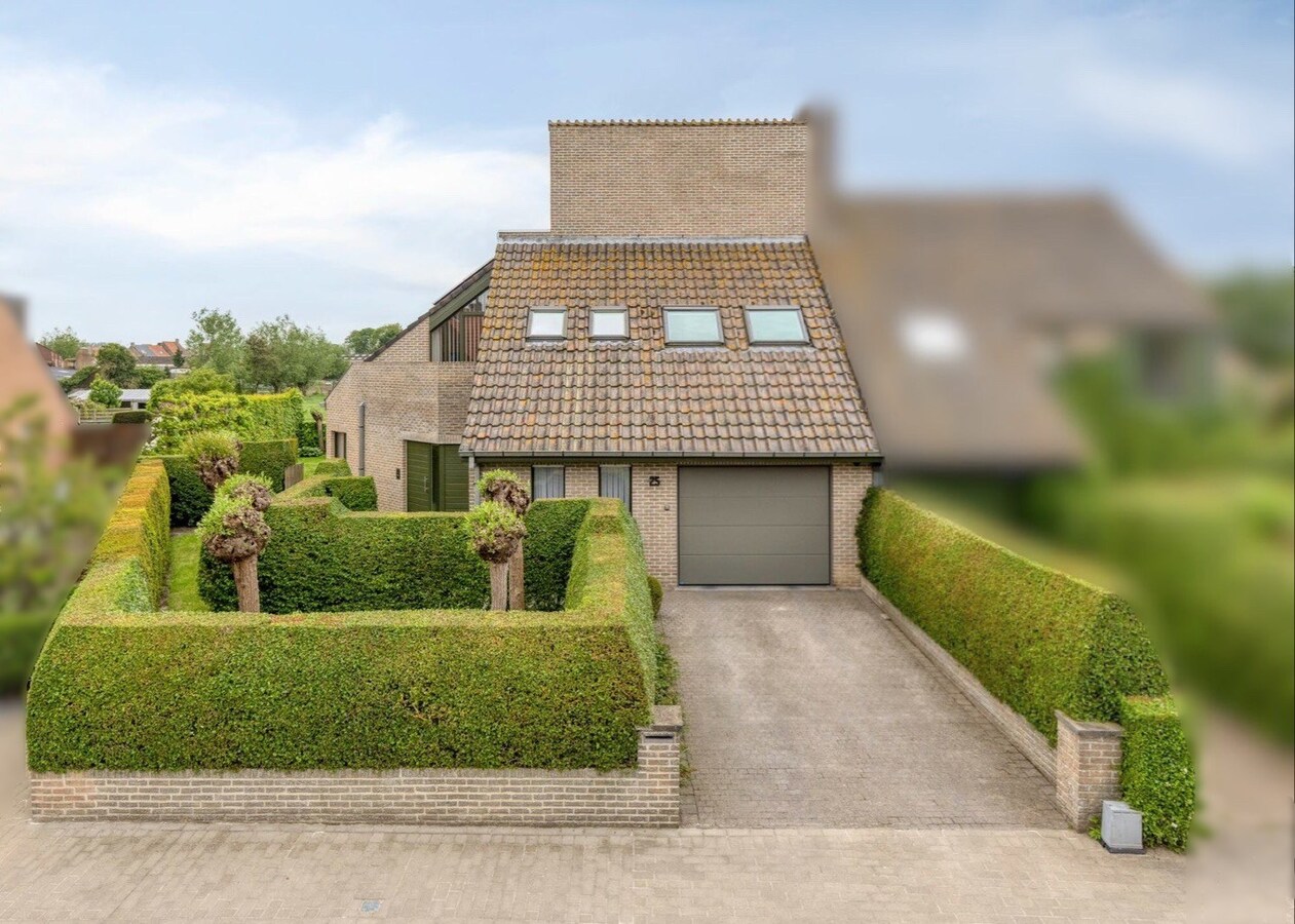 Ruime gezinswoning met 4 slaapkamers en open zicht op topligging in Oudenburg 