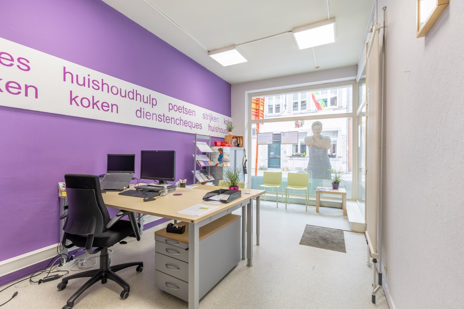 kantoorruimte gelijkvloers vooraan