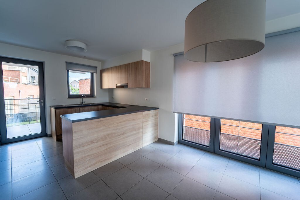 GUNSTIG GELEGEN 2 SLAAPKAMER APPARTEMENT 94 M² MET ONDERGRONDSE AUTOSTANDPLAATS EN KELDERBERGING IN HET CENTRUM VAN ZOLDER 