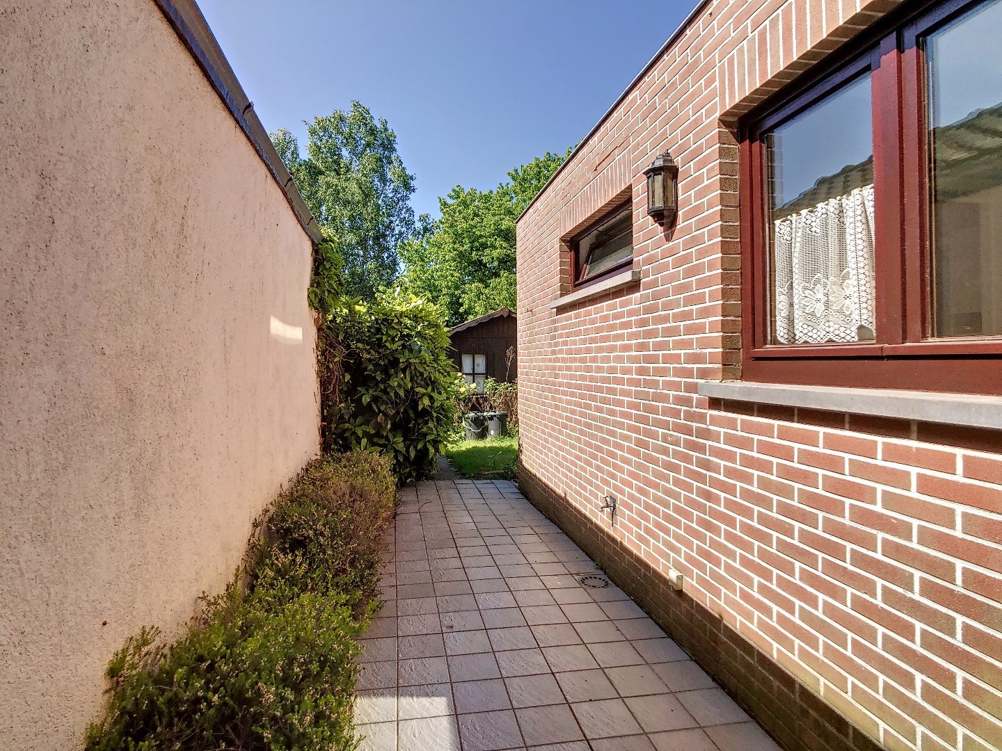 Centraal gelegen woning met twee ruime slaapkamers, zonnige tuin en droge kelder - EPC 252 kWh/m² - bewoonbare oppervlakte van 143 m² 