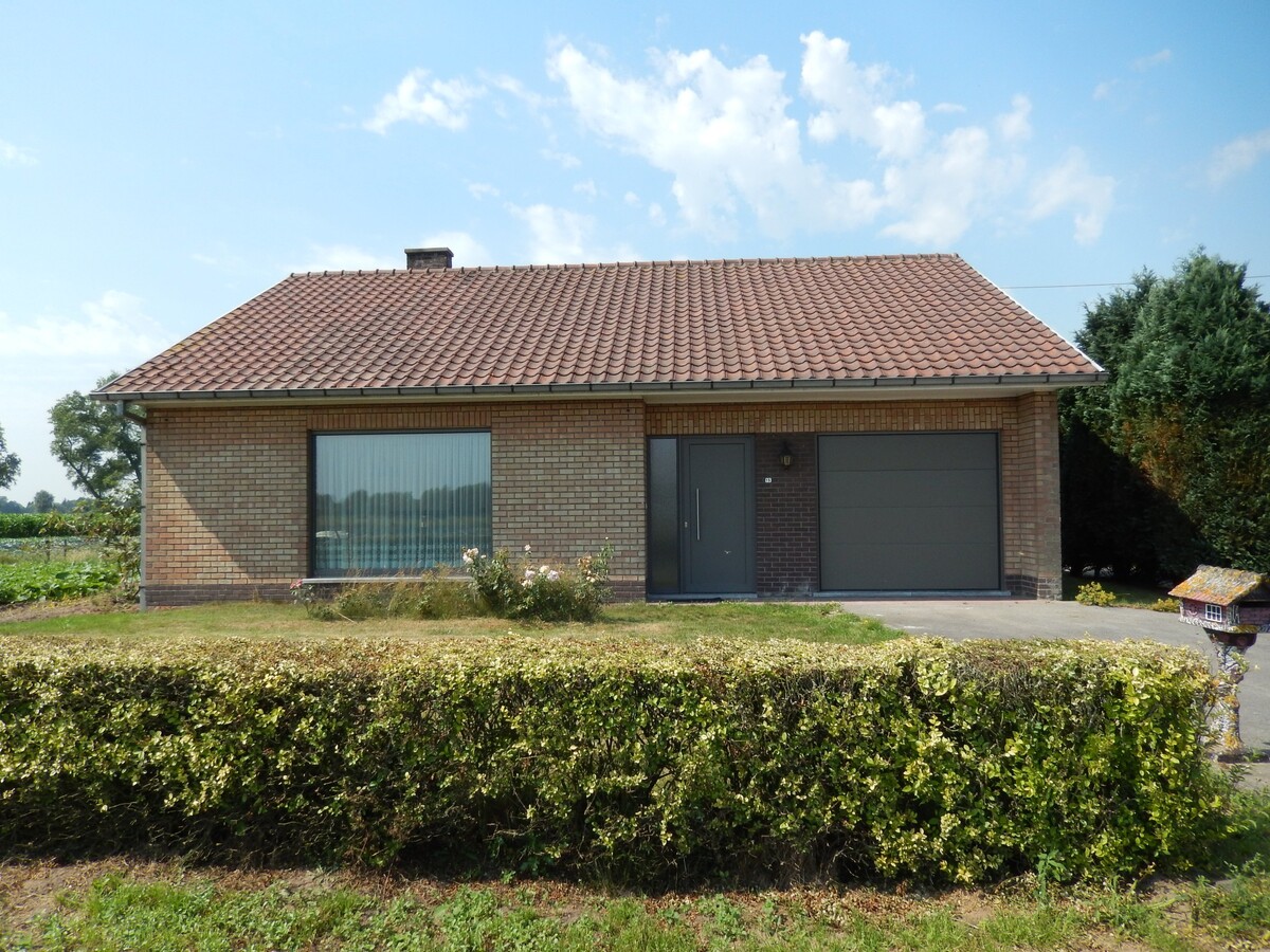 Instapklare landelijk gelegen alleenstaande woning 