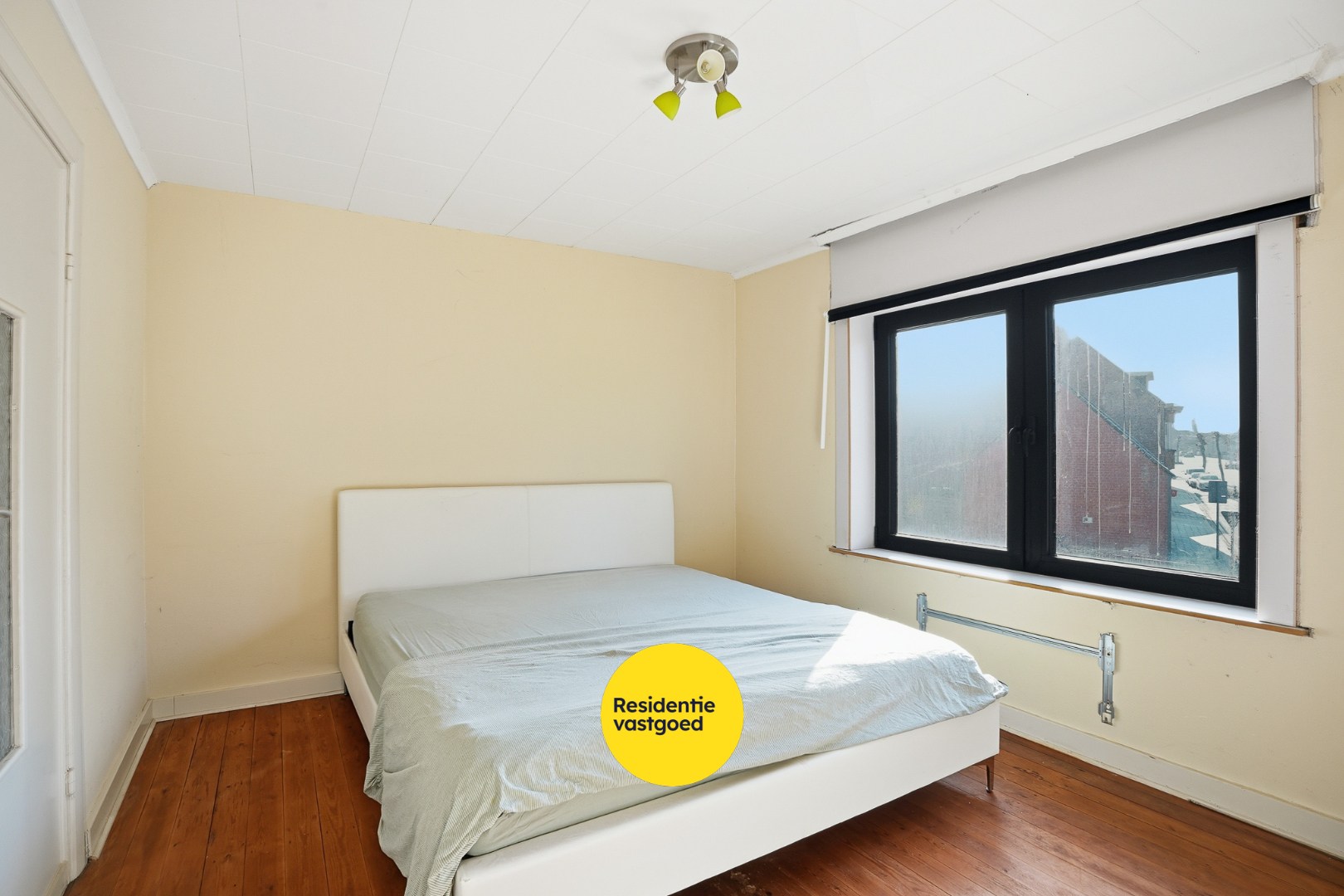 Ruime hoekwoning in het centrum van Eernegem 